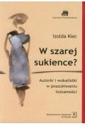 W szarej sukience
